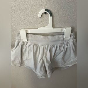 white hottie hots size 4, 2.5 inch